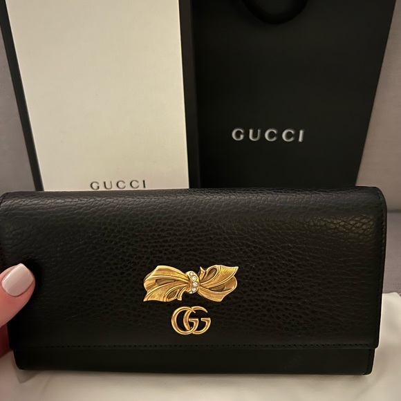 Gucci Handbags - Gucci Marmont Leather Wallet with Ribbon Bow detail 🎀